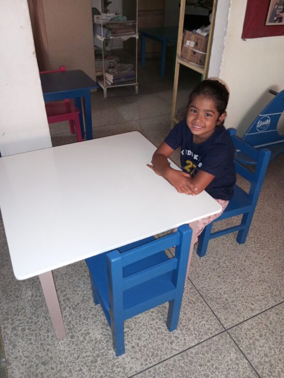 Kids tables and chairs - Image 5